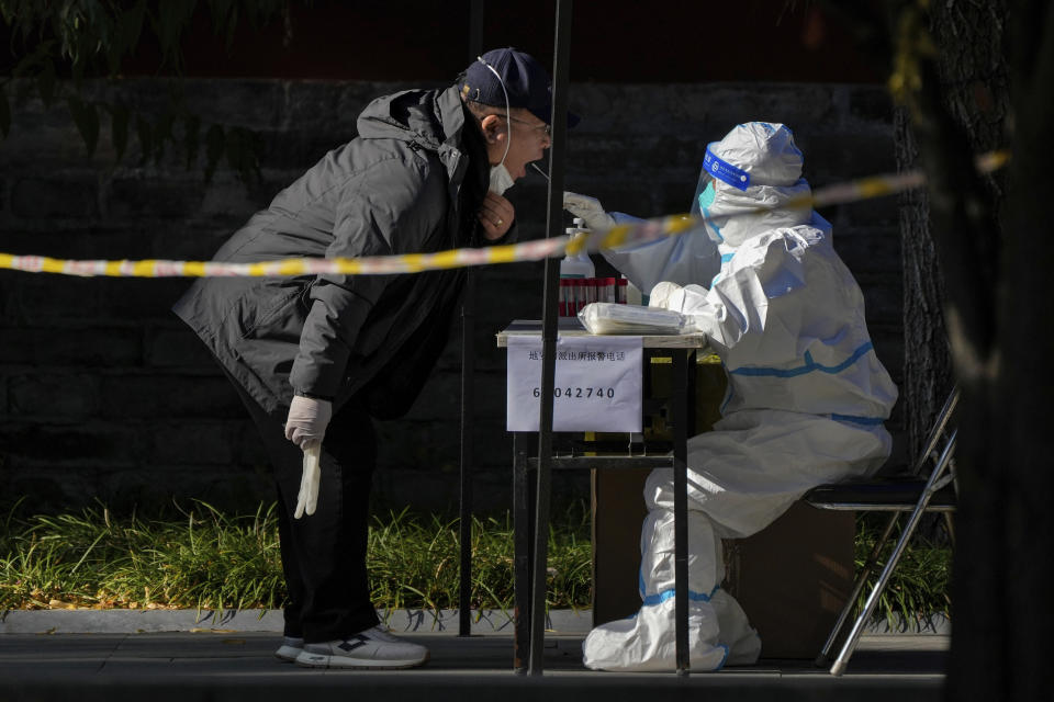 中國大陸疫情升溫，廣州持續實施封控。圖片來源：AP Photo