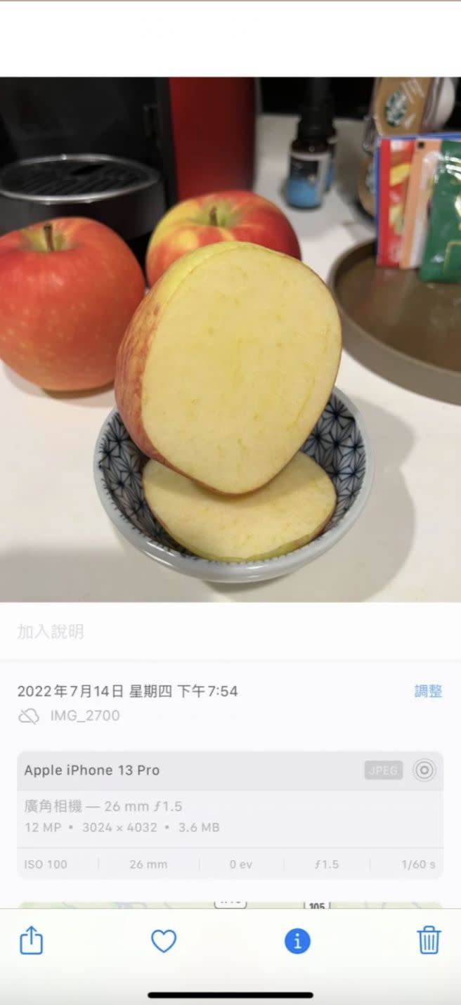 ▲一名網友發現，他從賣場買回家的蘋果竟不會氧化，甚至放置時間超過6小時也毫無變化，讓他相當驚訝。（圖／翻攝自Dcard）