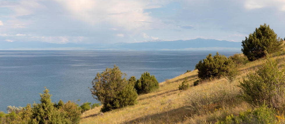 Vu du Lake Sevan au sud de l'Arménie.
