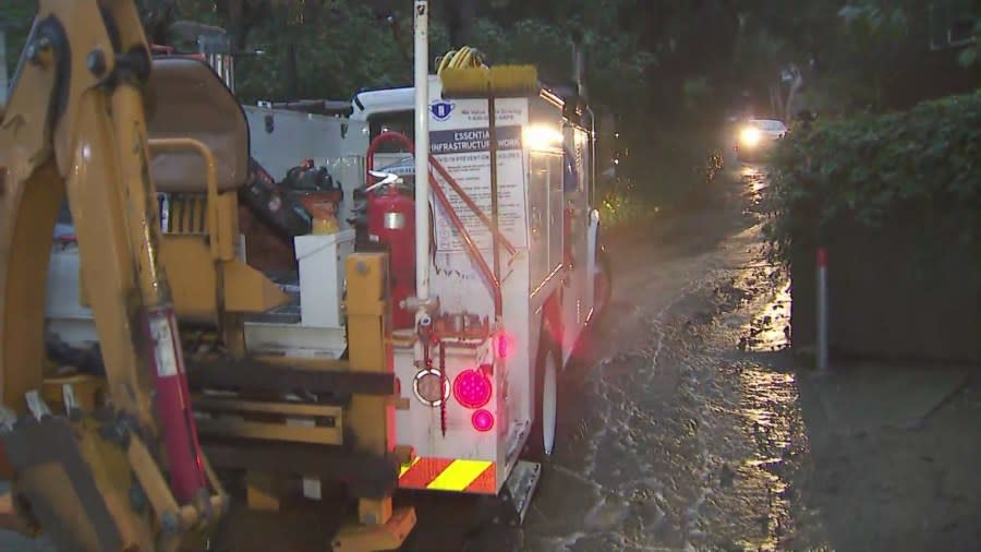 Multiple houses damaged by mudslide in Beverly Glen