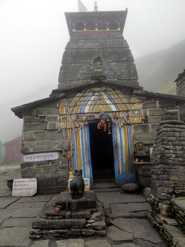 The sacred bull’s hump appeared in Kedarnath, the arms at Tungnath, the navel and stomach at Madhyamaheshwar, the face at Rudranath and the hair and head at Kalpeshwar. In gratitude, the Pandavas, who were then in the Himalayas en route to their passage to heaven, built temples at each of these locations. It is also believed that some of the bull’s fore portions materialized at the Pashupatinath Temple in Kathmandu, Nepal.