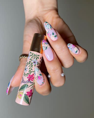 This Nail Flowers Design is Stunning and Simple -  Fashion Blog