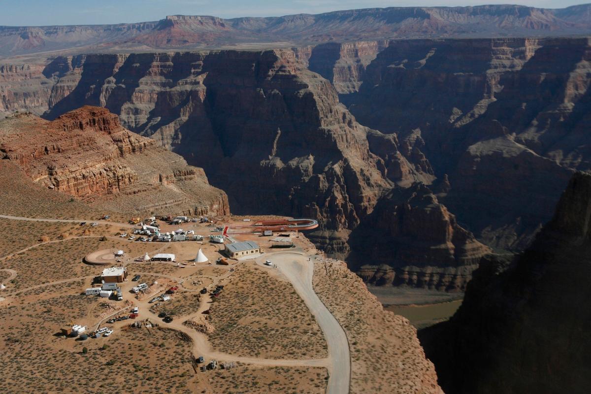 tour bus crash grand canyon west