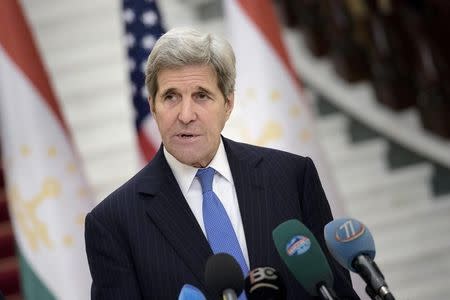 US Secretary of State John Kerry makes a statement to the press after a meeting with the Tajik president Emomali Rahmon at the Palace of Nations in Dushanbe November 3, 2015. REUTERS/Brendan Smialowski/Pool