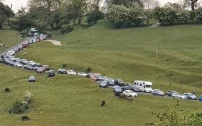 Police have urged sun seeking Brits to avoid heading to the Peak District over the bank holiday weekend. (BPM Media)
