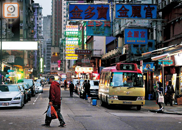 新措施實施後，旺角隨即了無生氣。（黃仲民攝）