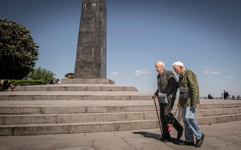 May 9 Victory Day commemorations at the Tomb of the Unknown Soldier in Kyiv