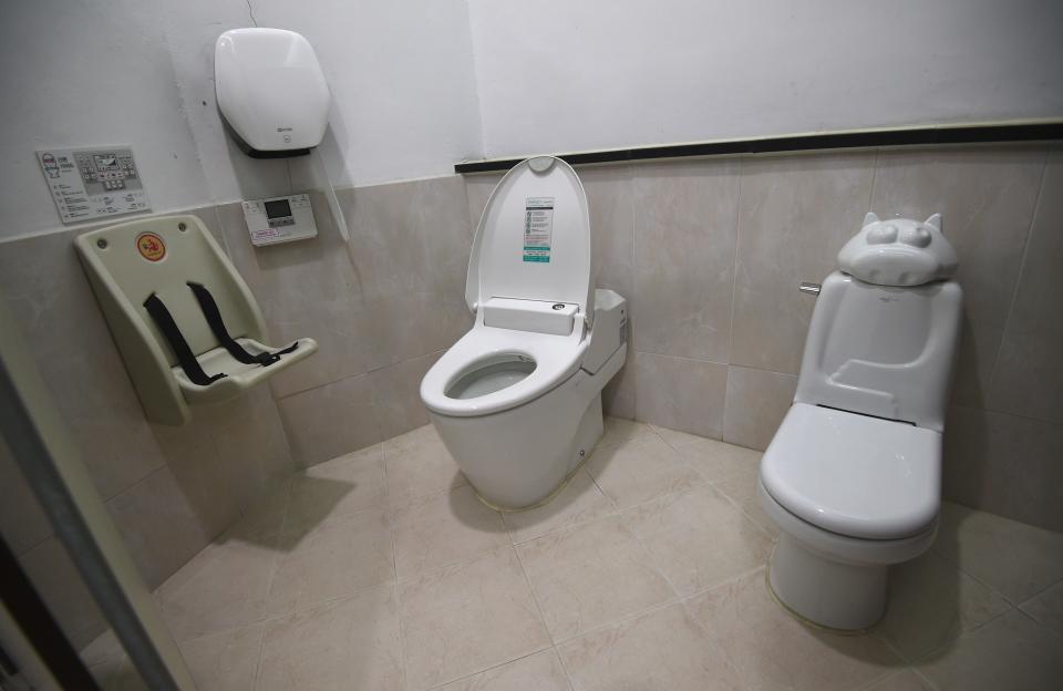 <p>A public toilet at Haewoojae Culture Center in Suwon, south of Seoul, South Korea. (Photo: Jung Yeon-Je/AFP/Getty Images) </p>