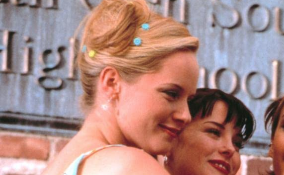 1999: Marley Shelton's Clip-on Flower Accessories in 'Never Been Kissed'