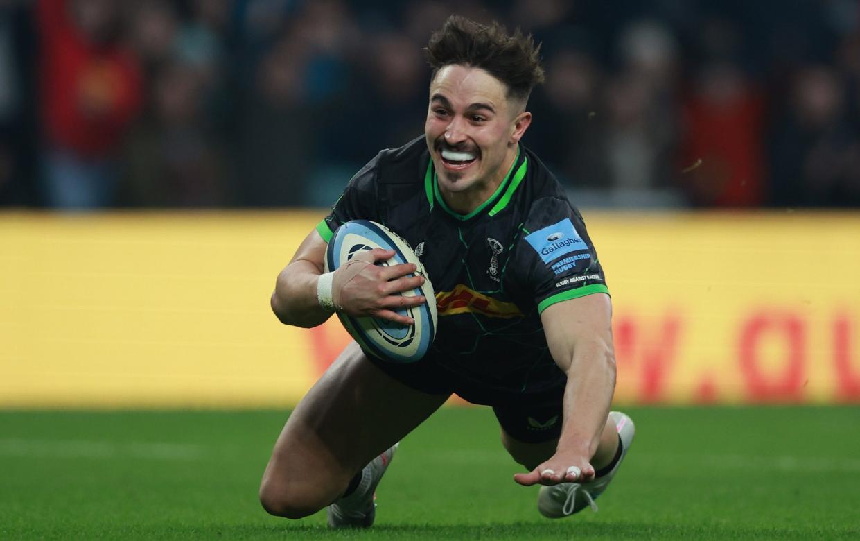 Cadan Murley of Harlequins scores his try during the Gallagher Premiership Rugby match between Harlequins and Exeter Chiefs at Twickenham Stadium on March 04, 2023 in London, England