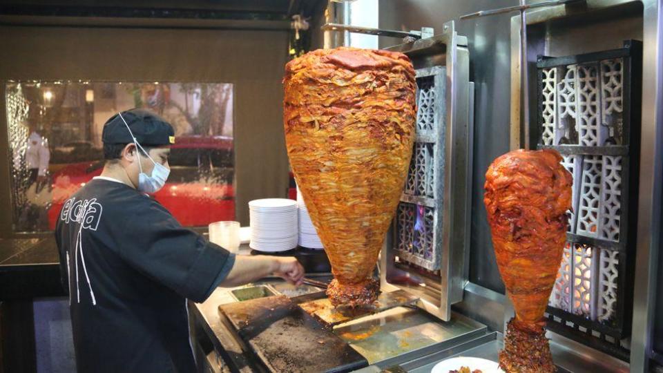 Un trompo para tacos en El Califa, en Ciudad de México