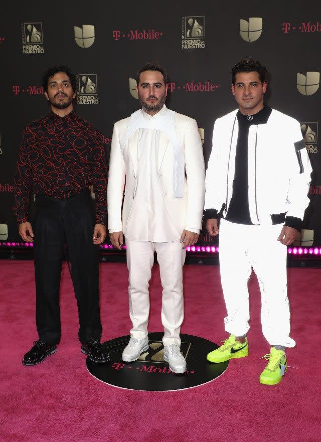 All suit up in @louisvuitton for @anugerahtelenovela Top 10 nominees