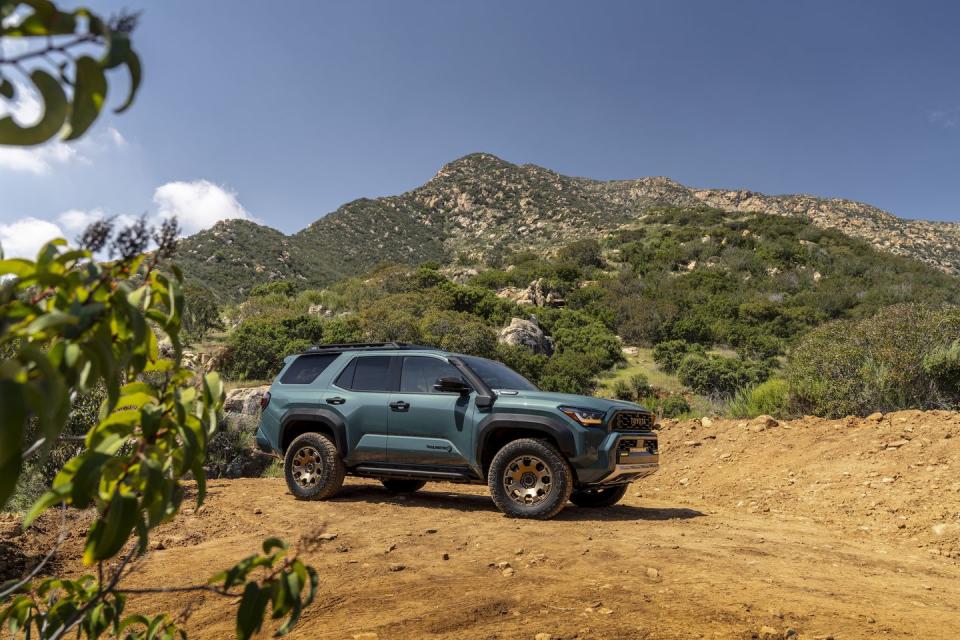 2025 toyota 4runner trailhunter