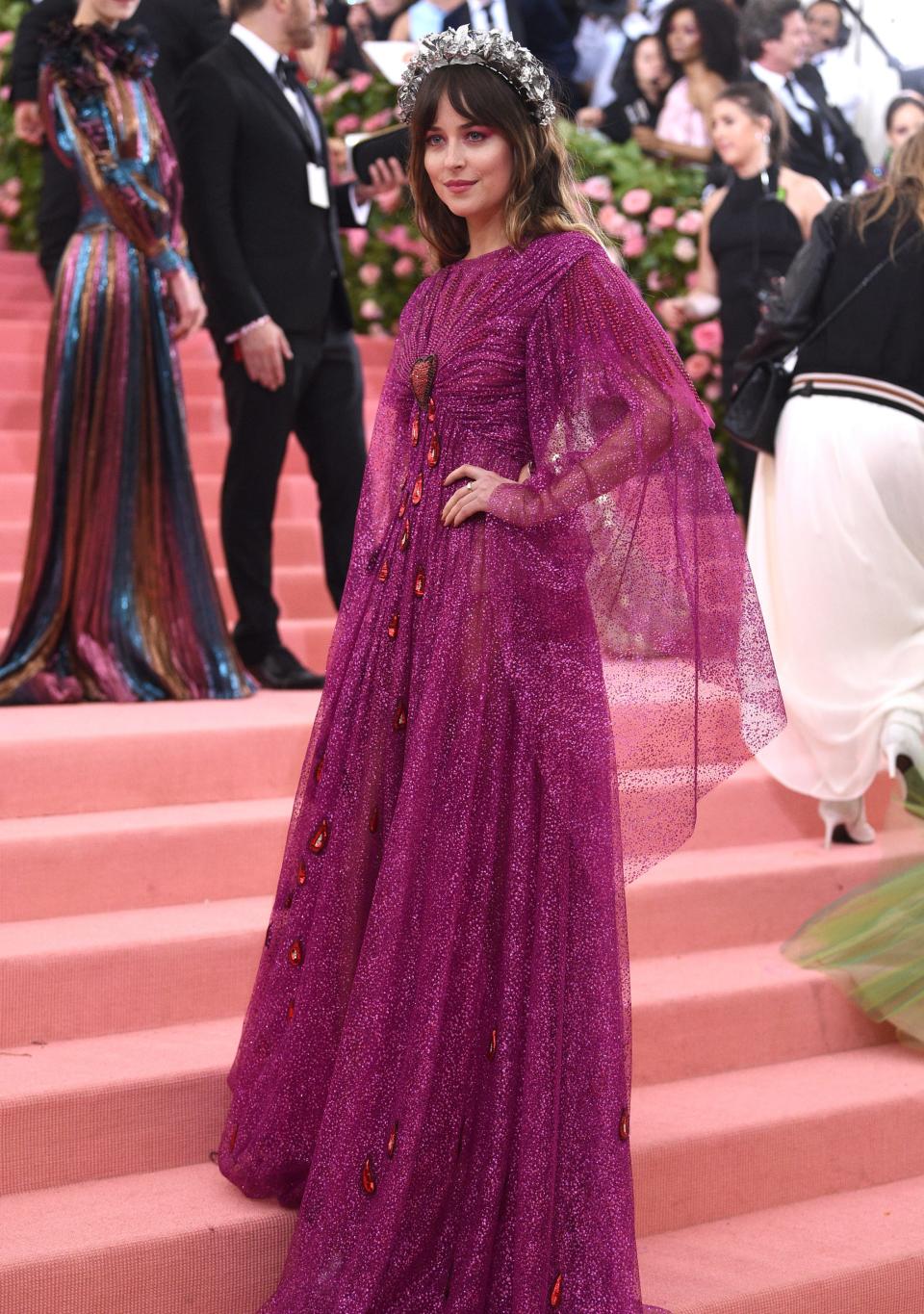 dakota johnson 2019 met gala