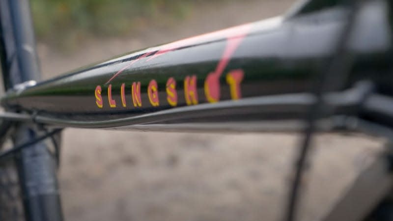 A photo of the top tube on the Slingshot bike. 