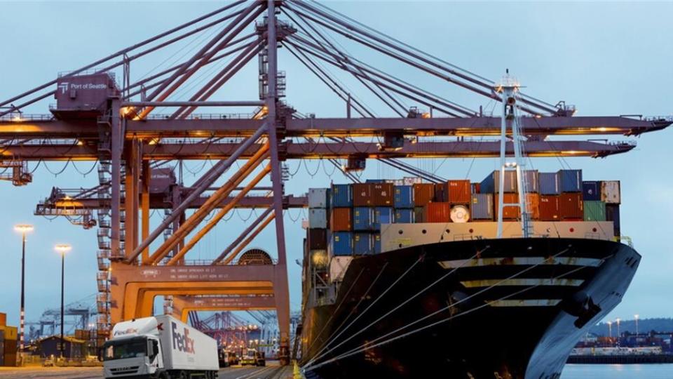 聯邦快遞與FedEx Logistics推出拼櫃貨物優先快遞服務，透過整合海運與陸運運輸網路。圖／聯邦快遞提供