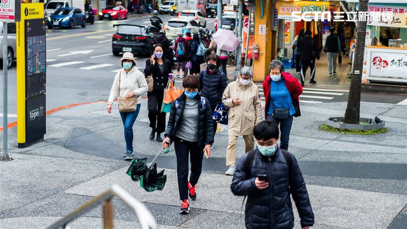 10日中午過後鋒面通過，隨後東北季風增強。（圖／記者陳弋攝影）