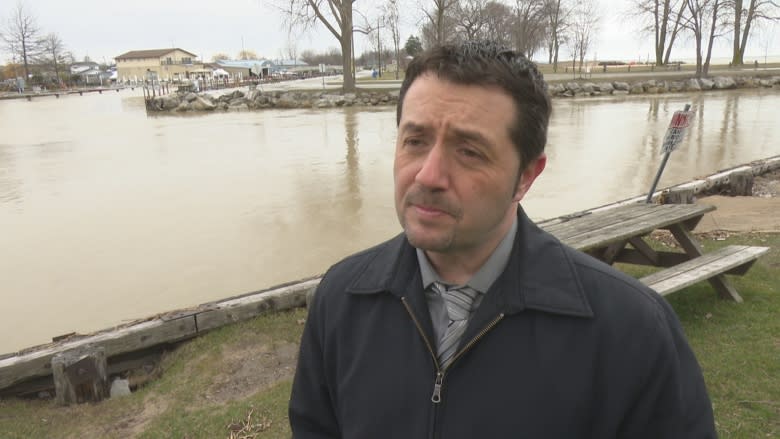 Kingsville mayor calls for funding as shoreline homes bashed by storms