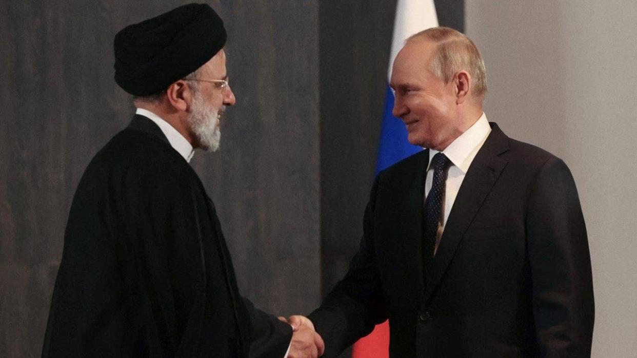 Președintele iranian Ebrahim Raisi și președintele rus Vladimir Putin