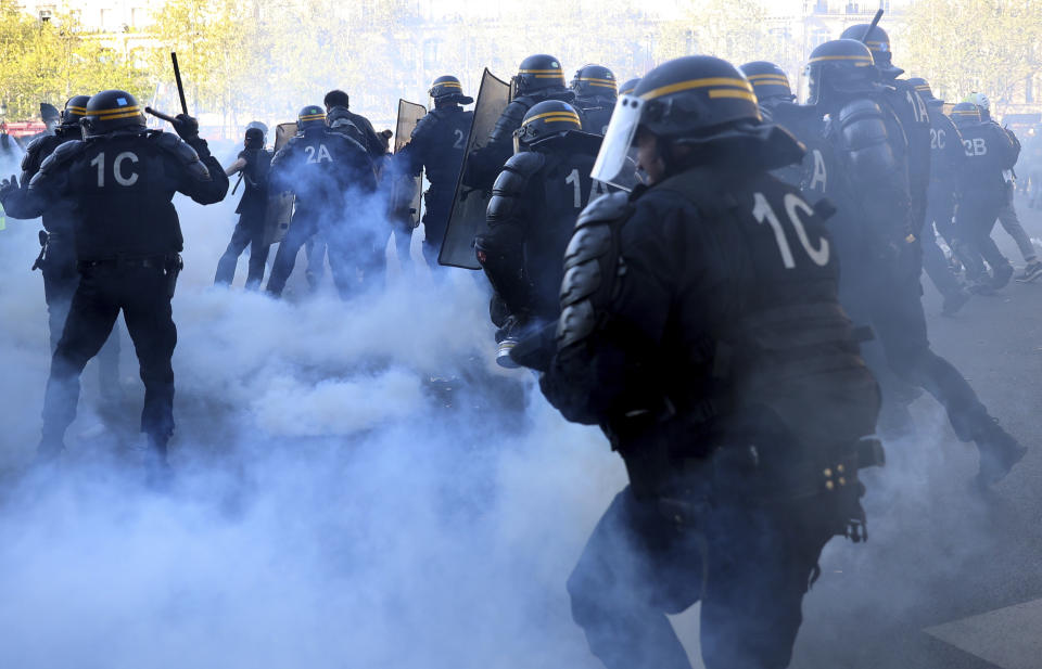 Police scuffle with protestors during a yellow vest demonstration in Paris, Saturday, April 20, 2019. French yellow vest protesters are marching anew to remind the government that rebuilding the fire-ravaged Notre Dame Cathedral isn't the only problem the nation needs to solve. (AP Photo/Francisco Seco)