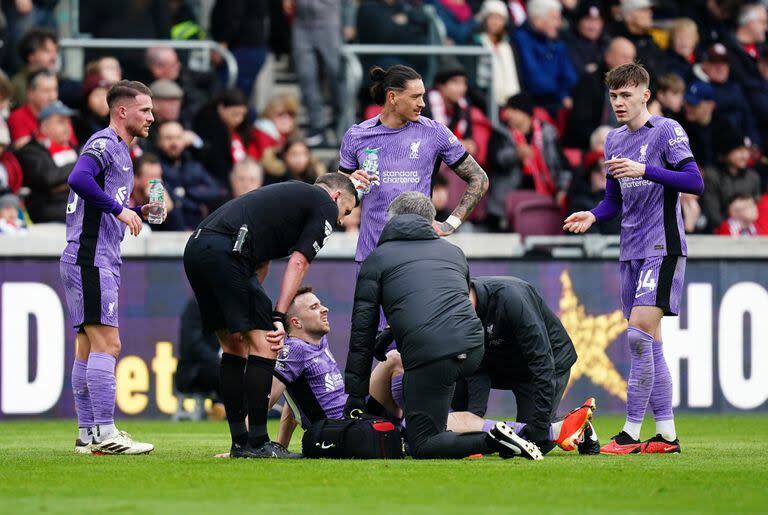 Diogo Jota es retirado en camilla; su lesión de rodilla preocupa a todos en Liverpool