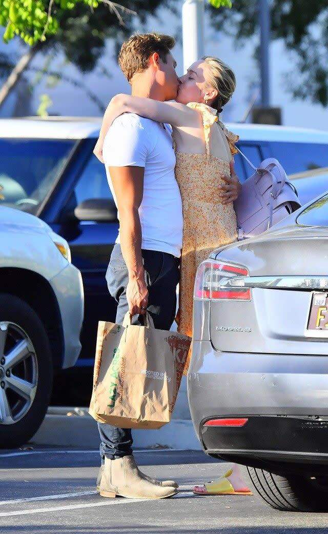 The 'Captain Marvel' actress had a steamy afternoon of grocery shopping with a handsome actor on Tuesday.