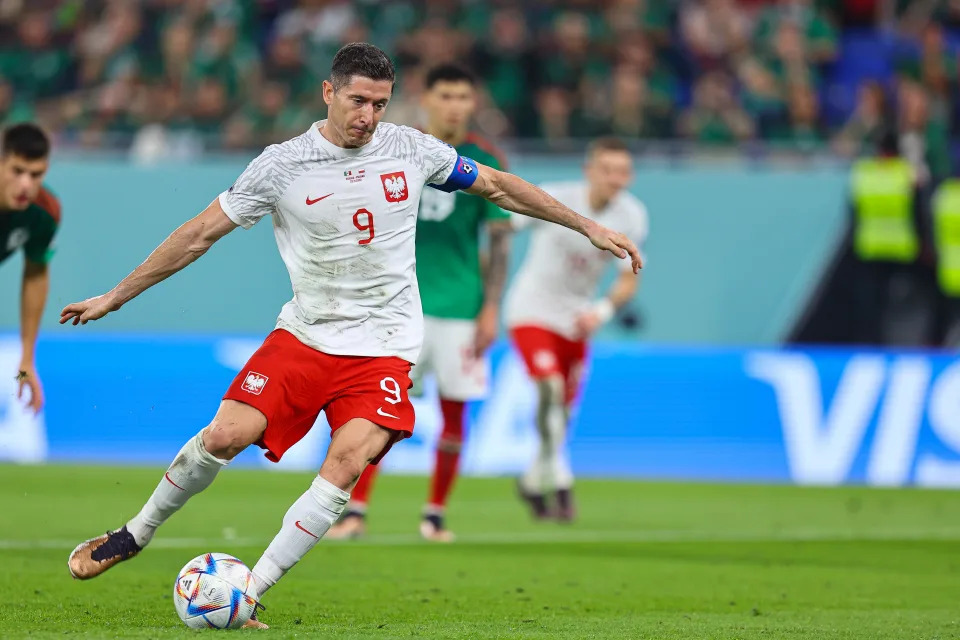 DOHA, QATAR - NOVEMBER 22: Robert Lewandowski of Poland misses the penalty during the FIFA World Cup Qatar 2022 Group C match between Mexico and Poland at Stadium 974 on November 22, 2022 in Doha, Qatar. (Photo by Pawel Andrachiewicz/PressFocus/MB Media/Getty Images)