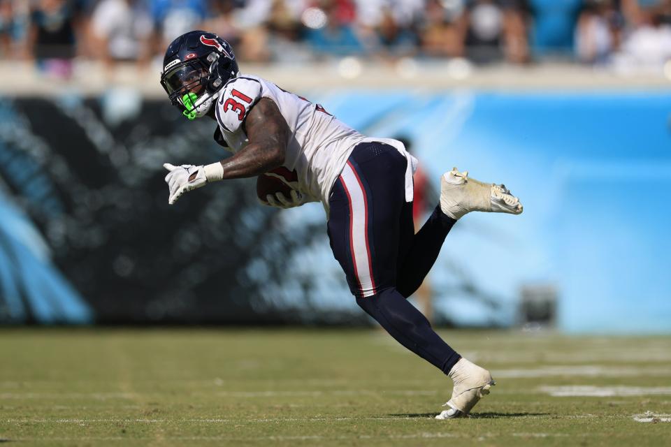 Will Dameon Pierce and the Houston Texans beat the Tennessee Titans in NFL Week 8?