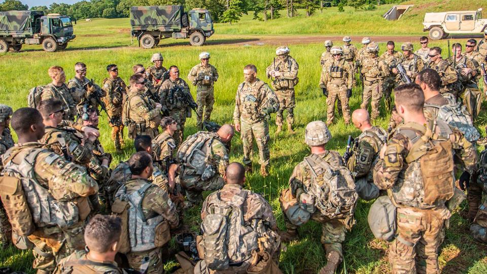 Then-U.S. Army Forces Command’s Command Sgt. Maj. Michael A. Grinston speaks to Soldiers of E Company, 2nd Battalion, 506th Infantry Regiment, 3rd Brigade Combat Team, 101st Airborne Division at Ft. Campbell, May 22, 2018. (Sgt. Steven Lopez/Army)