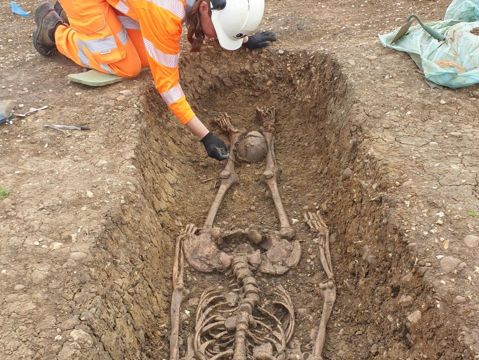 Decapitated Roman skeletons found in Buckinghamshire, UK.