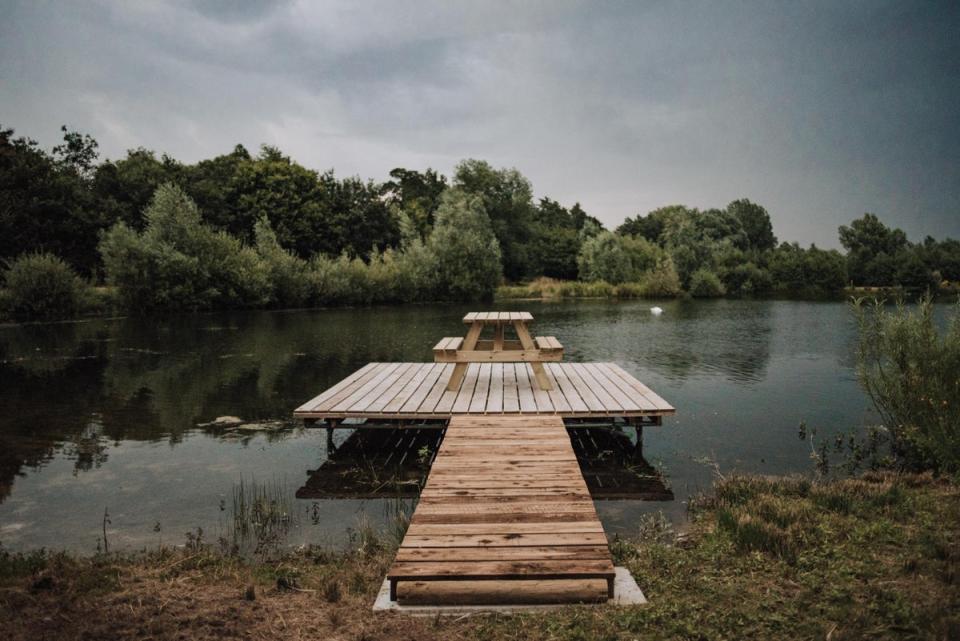 Take a dip eight-acre lake in Norfolk (Pheasant Hut)