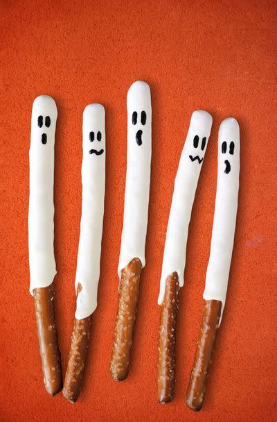 Chocolate Dipped Ghost Pretzels