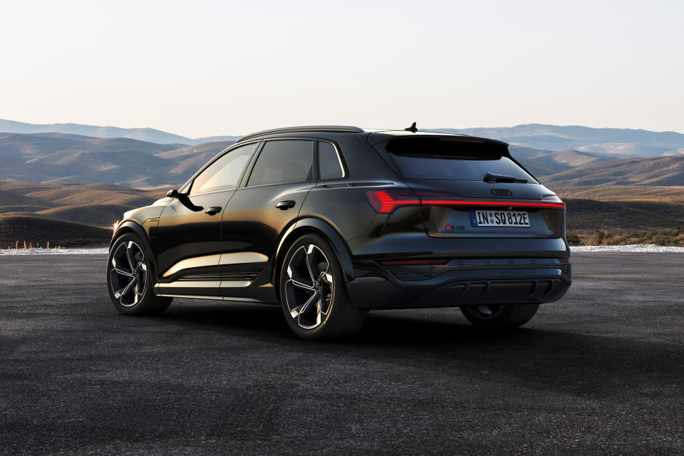 <p>Audi Q8 e-tron</p> 