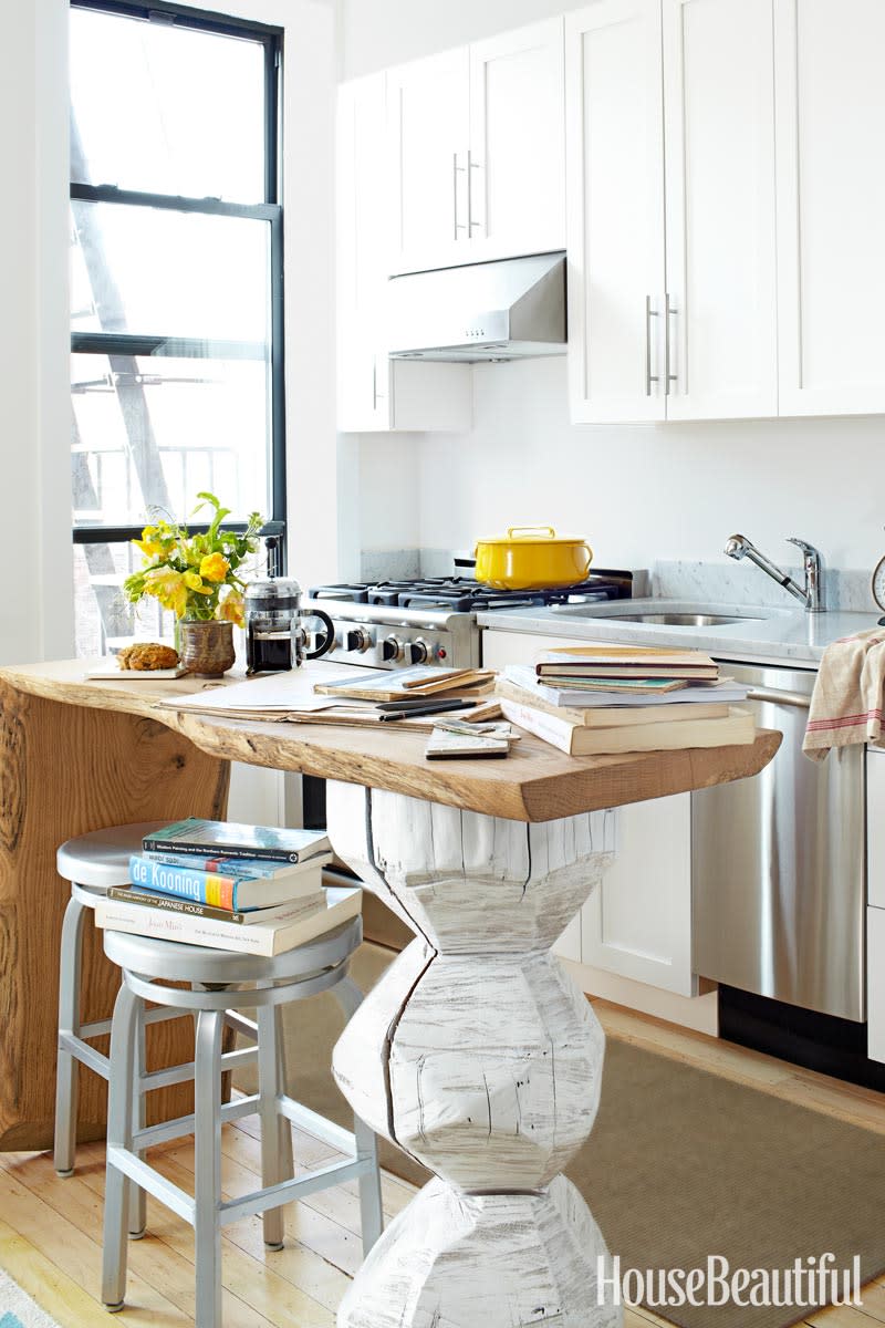 A Tiny, Studio-Apartment Kitchen