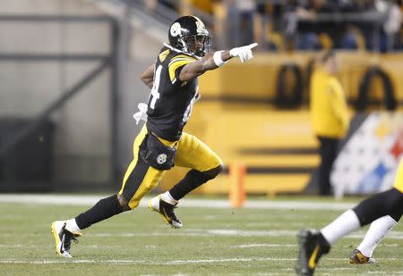 Dec 28, 2014; Pittsburgh, PA, USA; Pittsburgh Steelers wide receiver Antonio Brown (84) returns a punt for a 71-yard touchdown against the Cincinnati Bengals during the first quarter at Heinz Field. Charles LeClaire-USA TODAY Sports