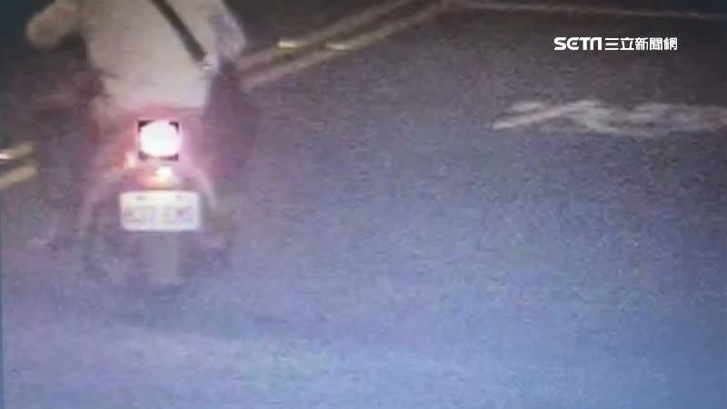 嘉義市1名通緝犯酒駕，還違規跨越雙黃線逆向，遭警方攔查。