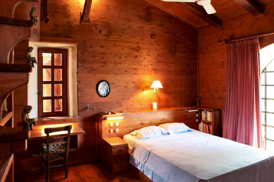 <p>The five bedrooms, which are all en-suite, have cozy wooden interiors, as well as fireplaces and under-floor heating for the winter.(Airbnb) </p>