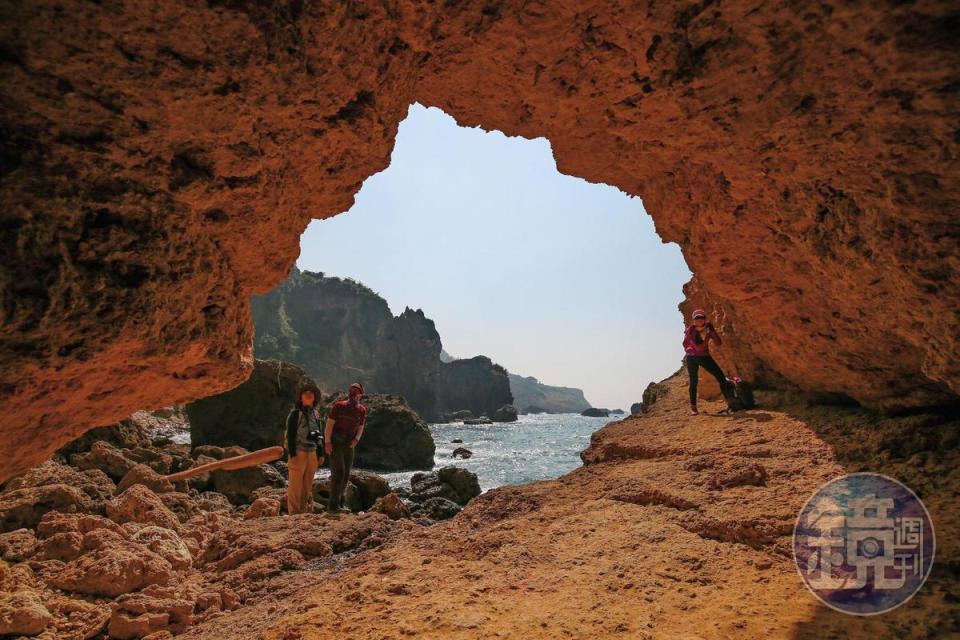 海岸線上的天然海蝕門。