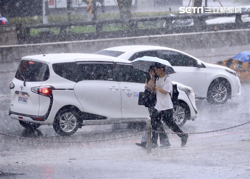 氣象專家吳德榮提醒，午後要小心劇烈天氣致災。（示意圖／記者鄭孟晃攝影）