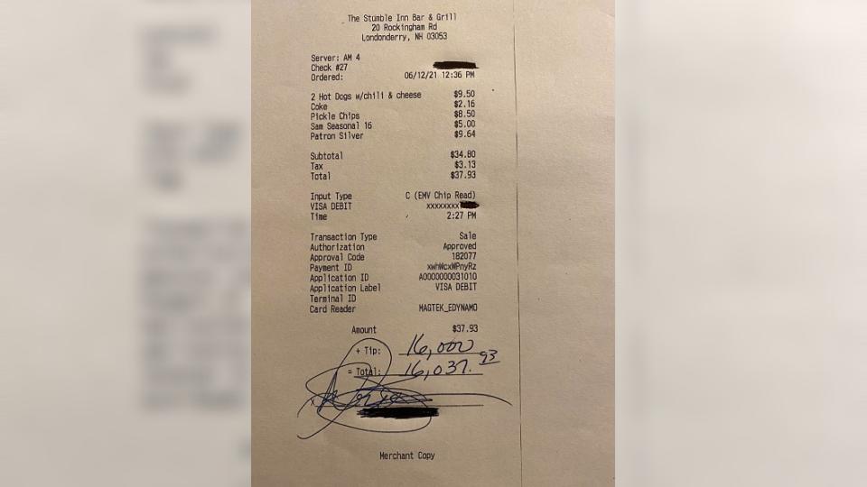 一名男子用餐花了37.93元美金，結帳時大手筆給了1.6萬美金。（圖／翻攝自臉書）
