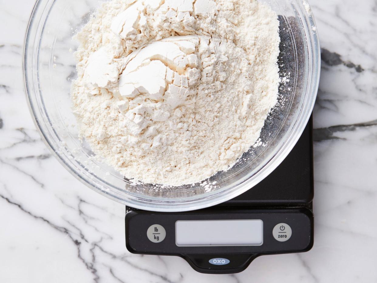Food scale with flour