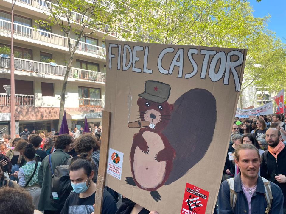 <p>"Fidel Castor", en référence aux nombreux appels à faire barrage.</p> 