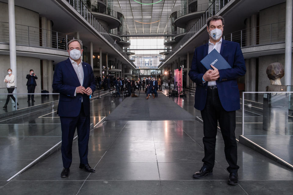 Armin Laschet und Markus Söder am Sonntag im Bundestag (Bild: Clemens Bilan/Pool/Getty Images)