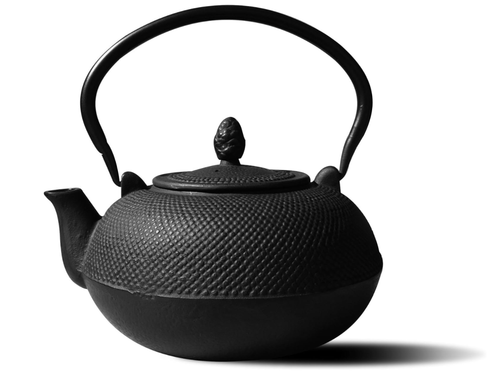 
Old Dutch Cast Iron Hakone Teapot. (PHOTO: Amazon Singapore)