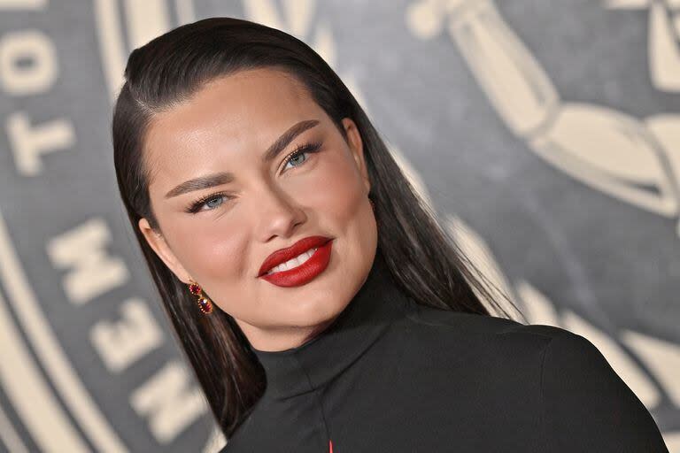 Adriana Lima salió a responder a los que especulaban sobre su rostro