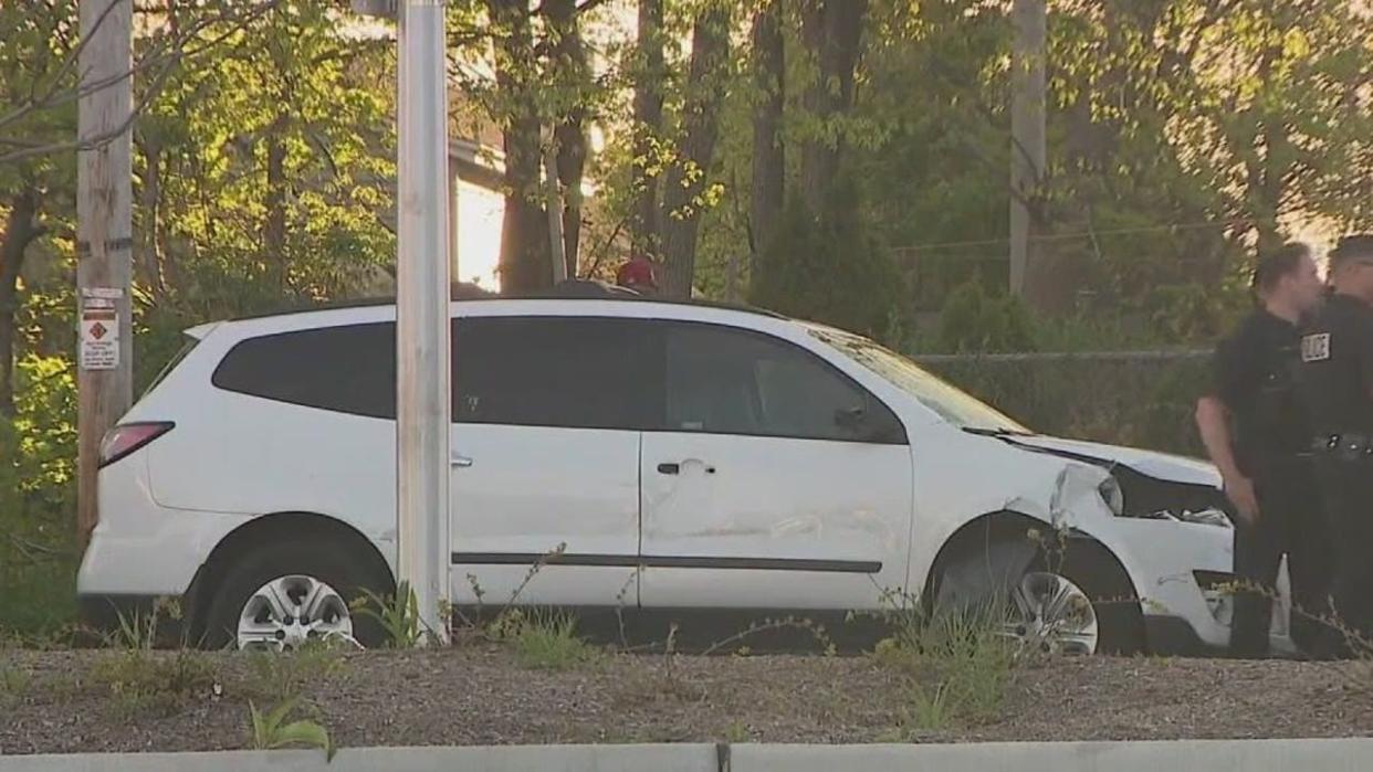 <div>Suspect vehicle from 19th and Lincoln hit and run</div>