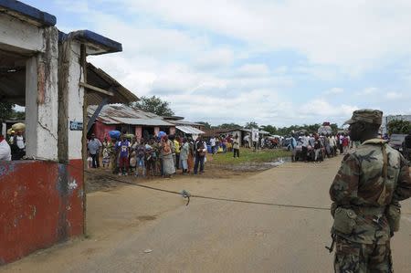 Liberian soldiers check people travelling in Bomi County in this August 11, 2014 file photo. REUTERS/Stringer/Files