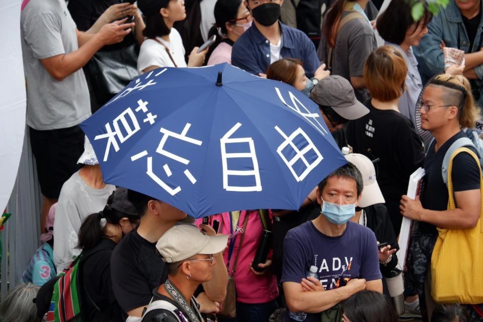 立法院續審國會改革法案，青島東路出現示威群眾。陳祖傑攝