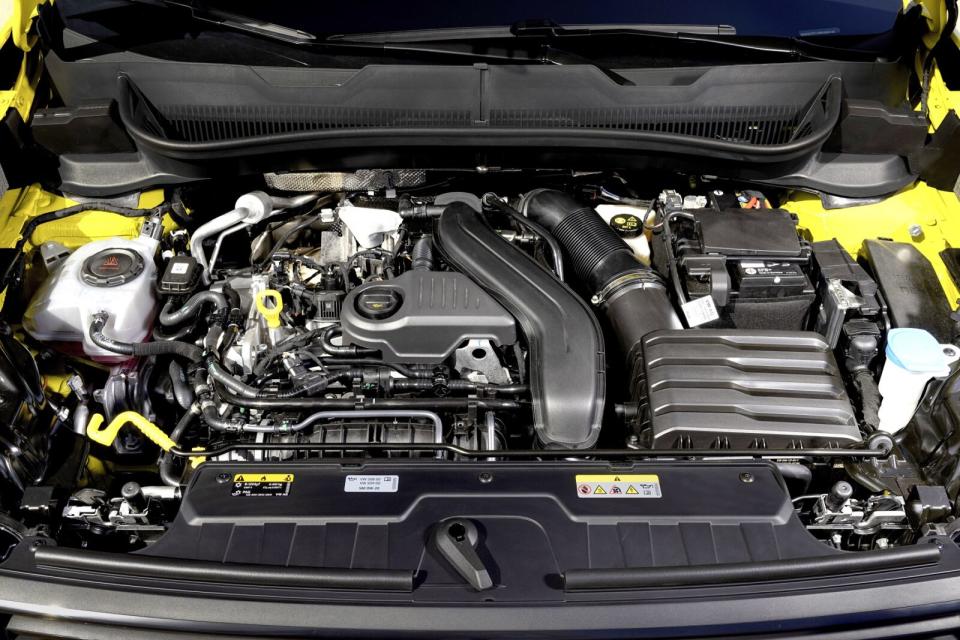 搭載1.0升直列3缸TSI渦輪增壓引擎，搭配7速DSG變速箱，擁有115hp、20.4gm最大馬力及扭力輸出。