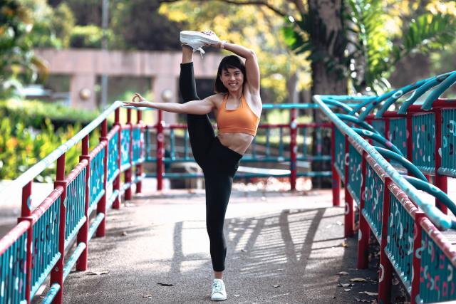 An activewear-obsessed yoga teacher shares her all-time fave outfits - Her  World Singapore